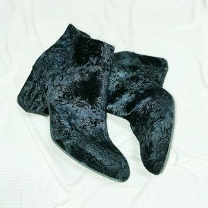 Black Velvet Detailed Booties